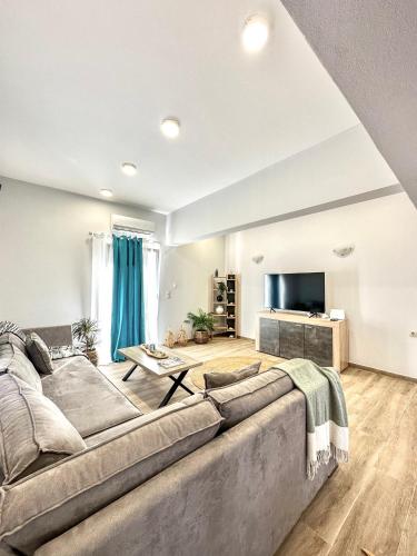 4-Bedroom Prestige Apartment Rhodes near Old Town