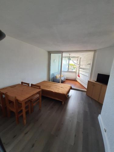 Studio 765, Port Camargue, Piscine, WiFi, Parking, 2 personnes