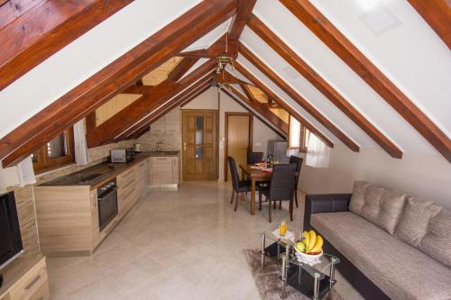 Apartment Niko Kaštel Stari