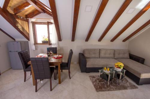 Apartment Niko Kaštel Stari