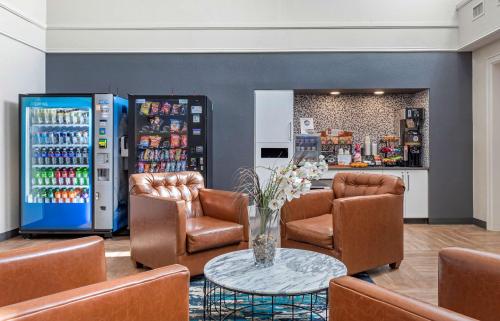 a soda shop with chairs and a table and a refrigerator at Extended Stay America Premier Suites - Charlotte - Pineville - Pineville Matthews Rd. in Charlotte