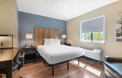 Krevet ili kreveti u jedinici u okviru objekta Extended Stay America Select Suites - Charlotte - University Place - E McCullough Dr