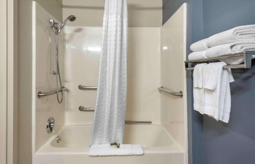 a bathroom with a shower and a bath tub with towels at Extended Stay America Suites - Philadelphia - Cherry Hill in Maple Shade