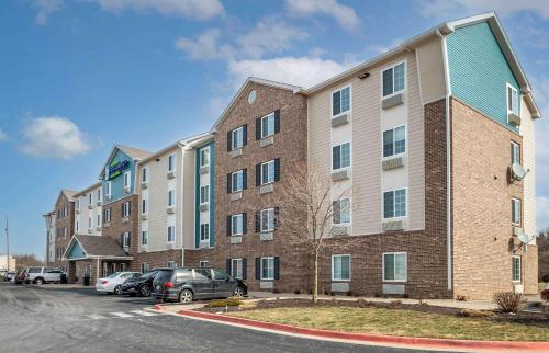 a large brick building with cars parked in a parking lot at Extended Stay America Select Suites - Indianapolis - West in Avon
