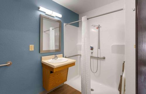 Koupelna v ubytování Extended Stay America Select Suites - Lakeland
