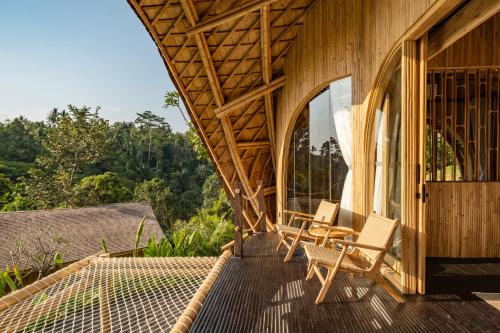 Un balcón o terraza en Jungleight Bali