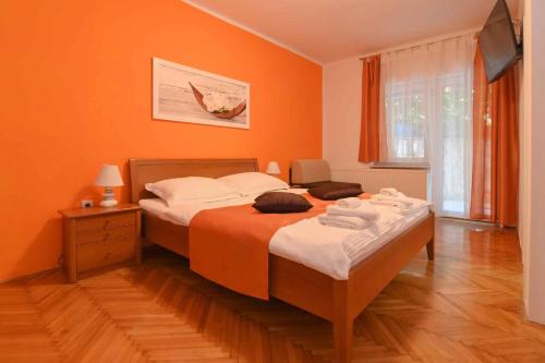 Postel nebo postele na pokoji v ubytování Apartment in Opatija 34125