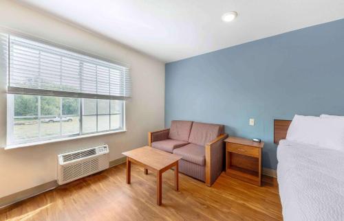 Гостиная зона в Extended Stay America Select Suites - Oklahoma City - Del City