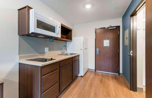 Cucina o angolo cottura di Extended Stay America Suites - St Paul - Woodbury