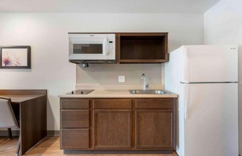 Cucina o angolo cottura di Extended Stay America Suites - St Paul - Woodbury
