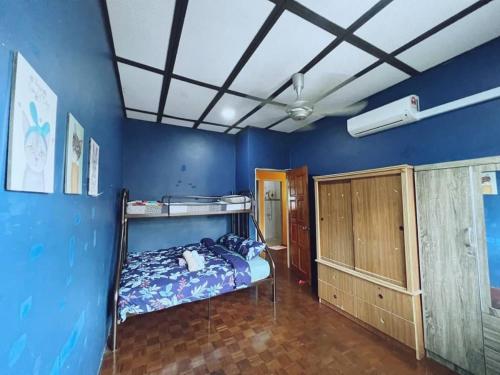 Ένα ή περισσότερα κρεβάτια σε δωμάτιο στο Aznah’s Stay