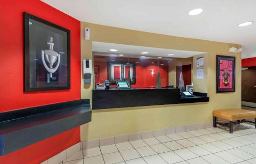 a waiting area of a fast food restaurant at Extended Stay America Select Suites - Atlanta - Morrow in Morrow