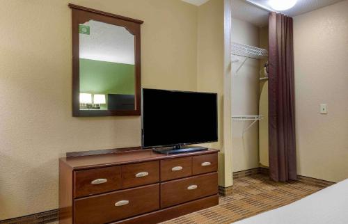 a room with a tv on a dresser with a dresserngthngthngth at Extended Stay America Suites - Pittsburgh - West Mifflin in Willock