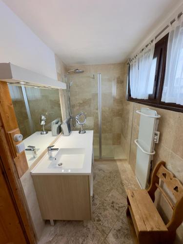 Grand appartement lumineux 53m², 3 pièces, 6 à 8 pers, centre station, pied pistes
