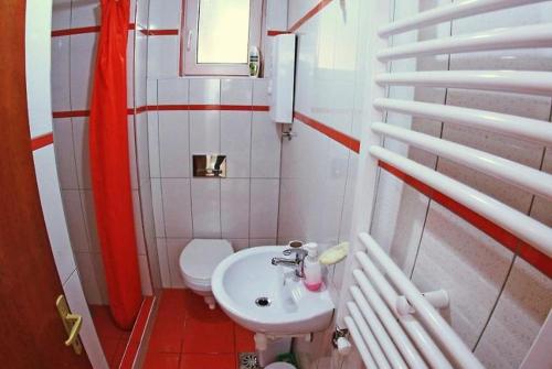 Ett badrum på Golden Age Hostel