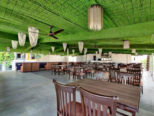 Gallery image of Golden Chariot Hotel Daman in Daman