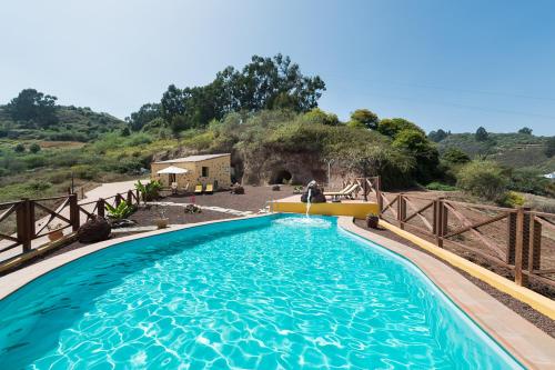 The swimming pool at or close to Finca Naturacanaria