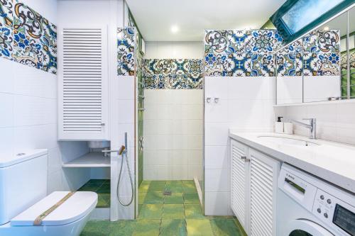 Ванная комната в 797 HOLIDAY RENTALS - Apartamento en Pueblo del Parque