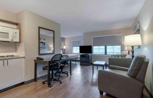 Ruang duduk di Extended Stay America Suites - Fort Lauderdale - Plantation
