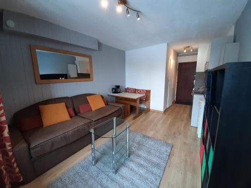 Studio central à Tignes, proche pistes, balcon - FR-1-449-189
