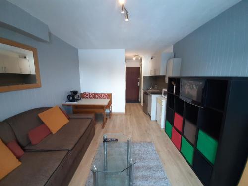 Studio central à Tignes, proche pistes, balcon - FR-1-449-189