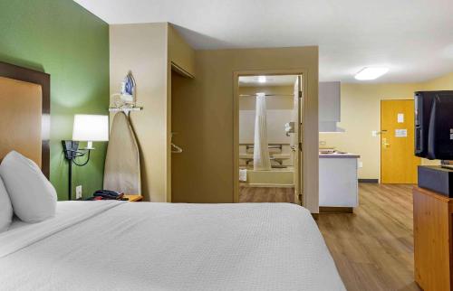 Ένα ή περισσότερα κρεβάτια σε δωμάτιο στο Extended Stay America Suites - Boston - Waltham - 32 4th Ave