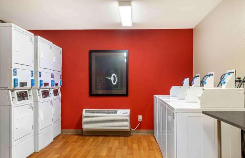Η κουζίνα ή μικρή κουζίνα στο Extended Stay America Suites - Boston - Westborough - Connector Road