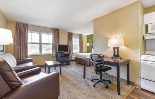 Гостиная зона в Extended Stay America Suites - Washington, DC - Gaithersburg - South