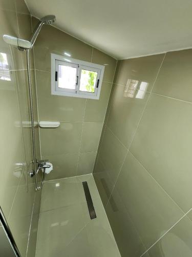 a bathroom with a shower and a window at JVL Neuquen in Neuquén