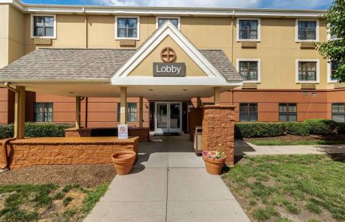 a building with a sign that reads lobby at Extended Stay America Suites - Chicago - Gurnee in Gurnee