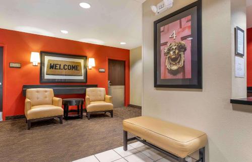 a waiting room with chairs and a welcome sign at Extended Stay America Suites - Bloomington - Normal in Bloomington