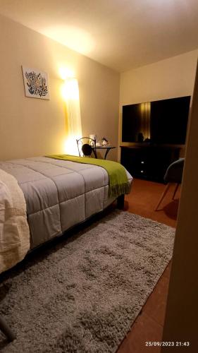 En eller flere senger på et rom på Hermosa habitación, cómoda y cerca a la plaza de Yanahuara