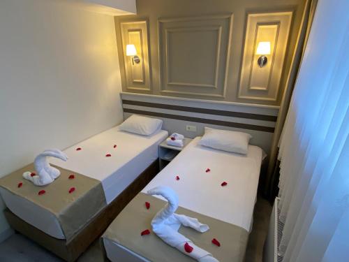 two beds in a small room with hearts on them at GRANDAURA EDıRNE in Edirne