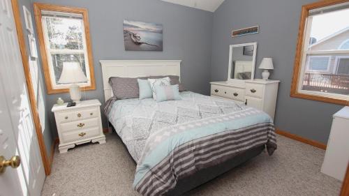 Postel nebo postele na pokoji v ubytování Oceanside, Private Pool, Hot Tub, Dogs Welcome, Pool Table, OS2K, Sea Song