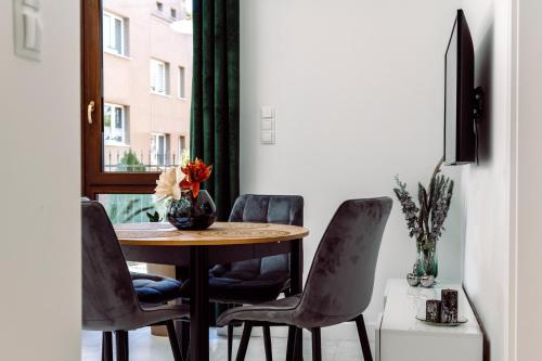 a dining room with a table and chairs at Apartamenty Belni Hel Edyta i Maciej Wolak in Hel
