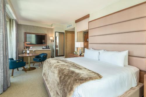 Ein Bett oder Betten in einem Zimmer der Unterkunft Drey Hotel