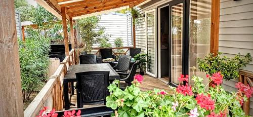 Κήπος έξω από το HappyMobilhome Argelès-sur-mer -plage à 500m- Camping 4 étoiles Del Mar