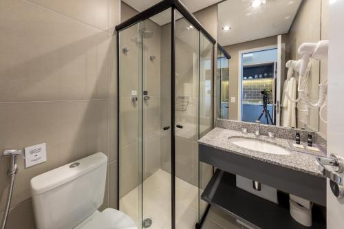Un baño de Charlie Nik Vila Mariana