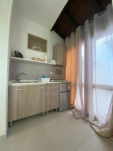 a kitchen with a sink and a window at Villa Vistasalentina Piano terra in Torre Colimena