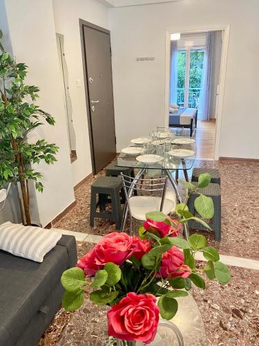 Olive tree Deluxe Apt 70m from Athens Metro