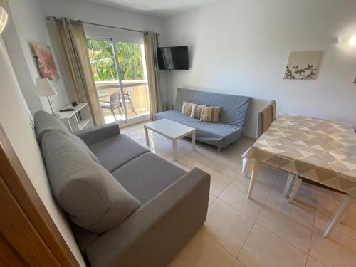BENAL BEACH Superb Beach front 1 Bedroom Apartment, Sleeps 5