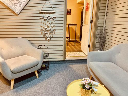 a porch with two chairs and a table and a chandelier at Scorpion Hiuse Langley ROOM B in Langley