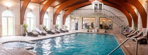 Πισίνα στο ή κοντά στο Rowton Hall Hotel and Spa