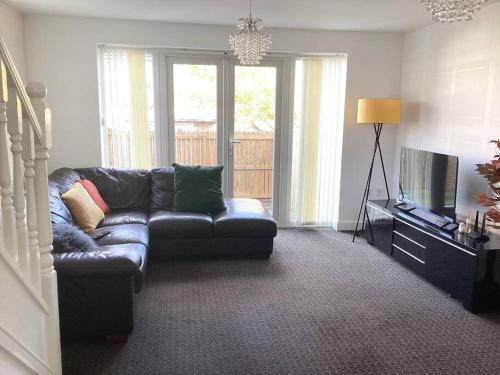 Gallery image of LovelyHome4 Family & Contractors Leeds in Killingbeck