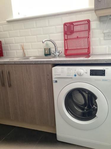 Gallery image of LovelyHome4 Family & Contractors Leeds in Killingbeck