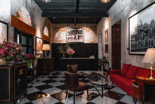a living room with a red couch and a table at Antiguo Molino de San Jerónimo in Mexico City