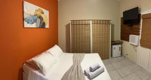 Una cama o camas en una habitación de Pousada Point Beach