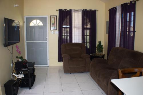 Istumisnurk majutusasutuses Finest Accommodation Phoenix Park Lot 1317 Phase 4 Portmore St Catherine