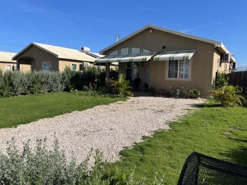 Aed väljaspool majutusasutust Finest Accommodation Phoenix Park Lot 1317 Phase 4 Portmore St Catherine