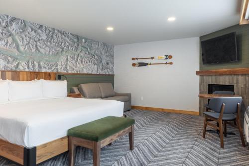 TV a/nebo společenská místnost v ubytování Hotel Canoe and Suites